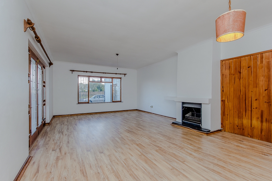 3 Bedroom Property for Sale in Lemoenkloof Western Cape